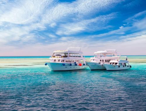 Private luxury boat trip in Hurghada